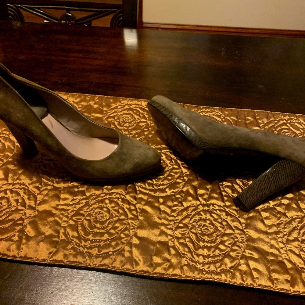 Suede Pumps